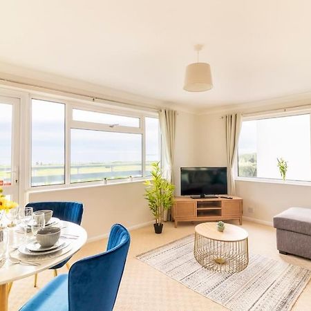 בורנמות' Incredible Sea View 2 Bedroom Beach Apartment מראה חיצוני תמונה